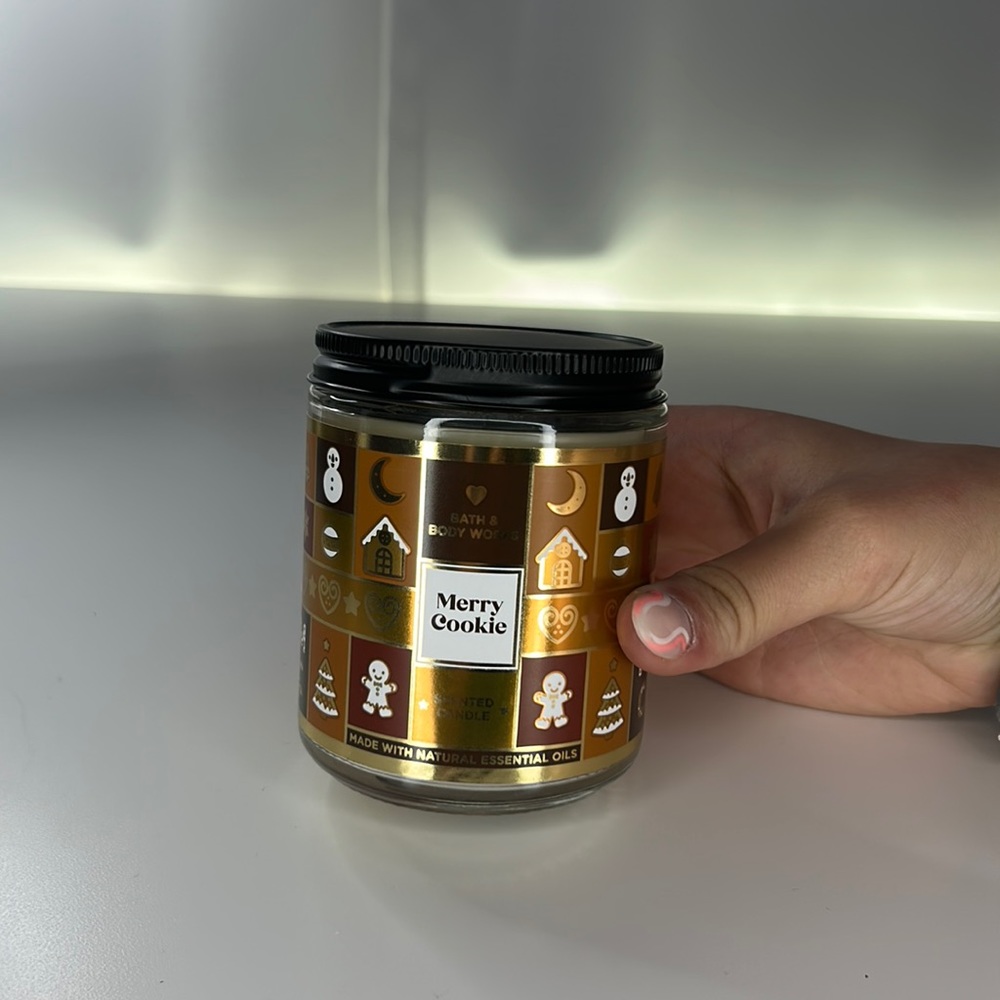 bath and body works merry cookie scented candle